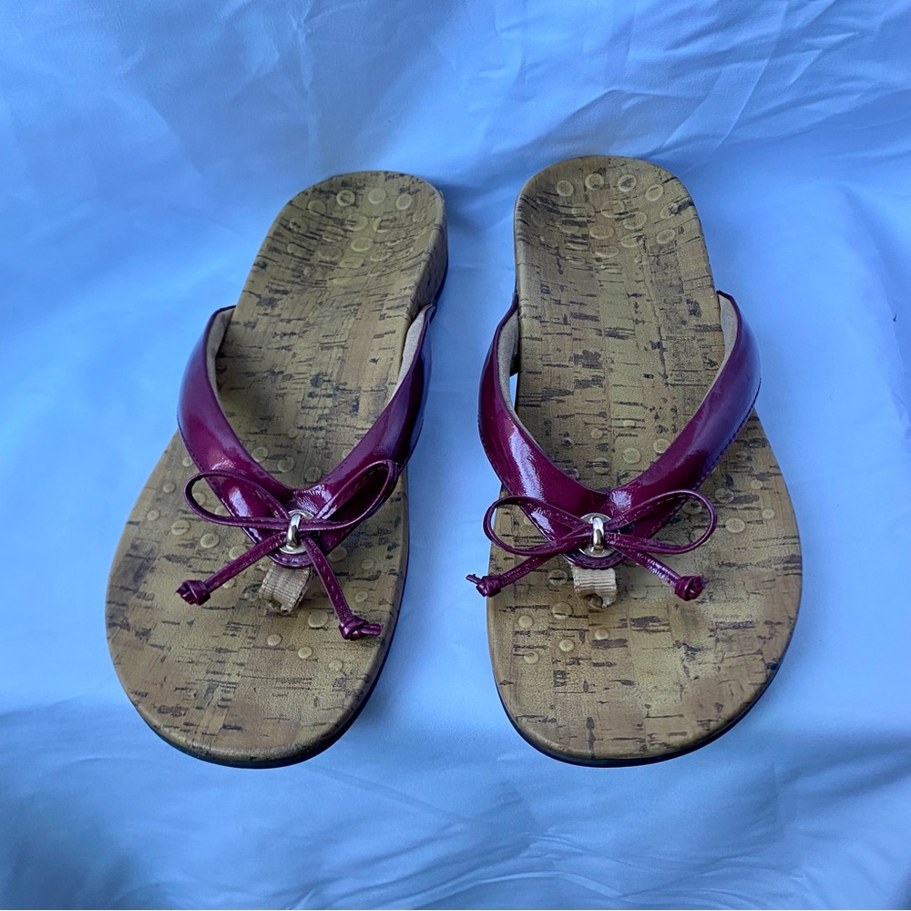 Vionic Women’s Red Bow Patent Leather Flip Flops Support Sandals Size 10, C